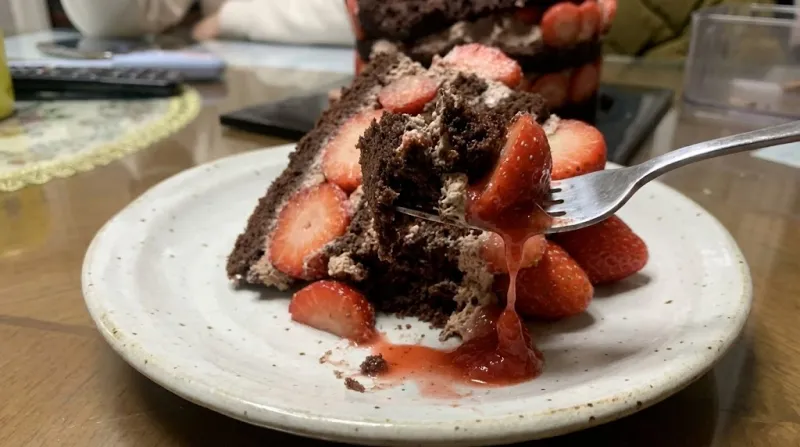 딸기가 산더미처럼 쌓인 성심당 딸기시루 케이크 실물