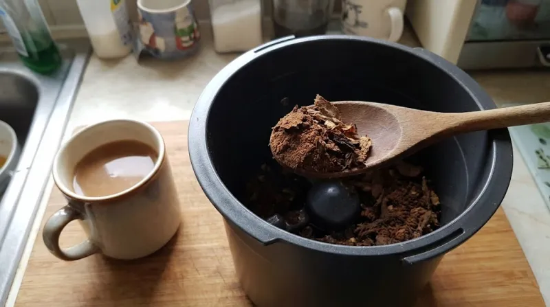 스마트카라 건조 분쇄 후 나온 커피 가루 같은 결과물