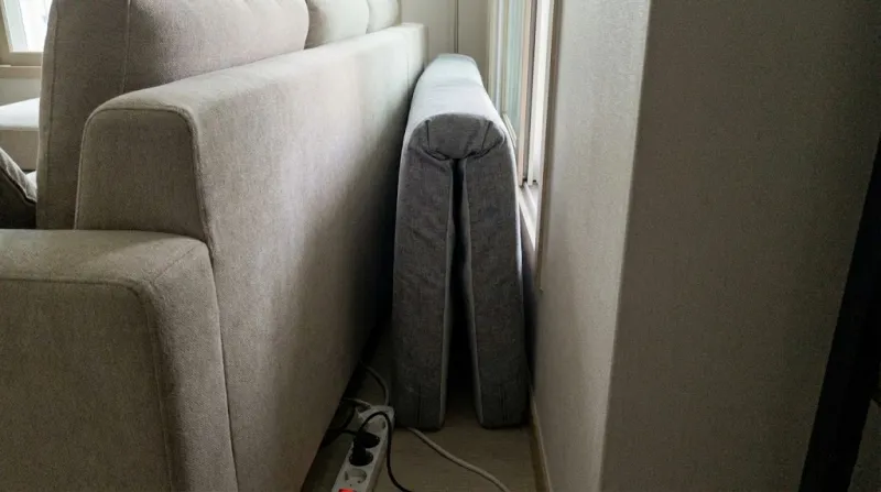 접이식 매트리스 틈새 보관 소파 뒤 수납