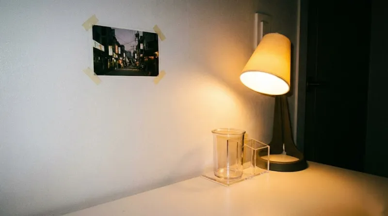 조명으로 완성한 감성 데스크테리어