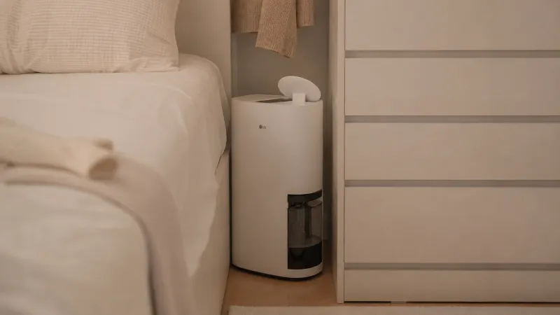 좁은 원룸 틈새에 딱 맞는 슬림 제습기